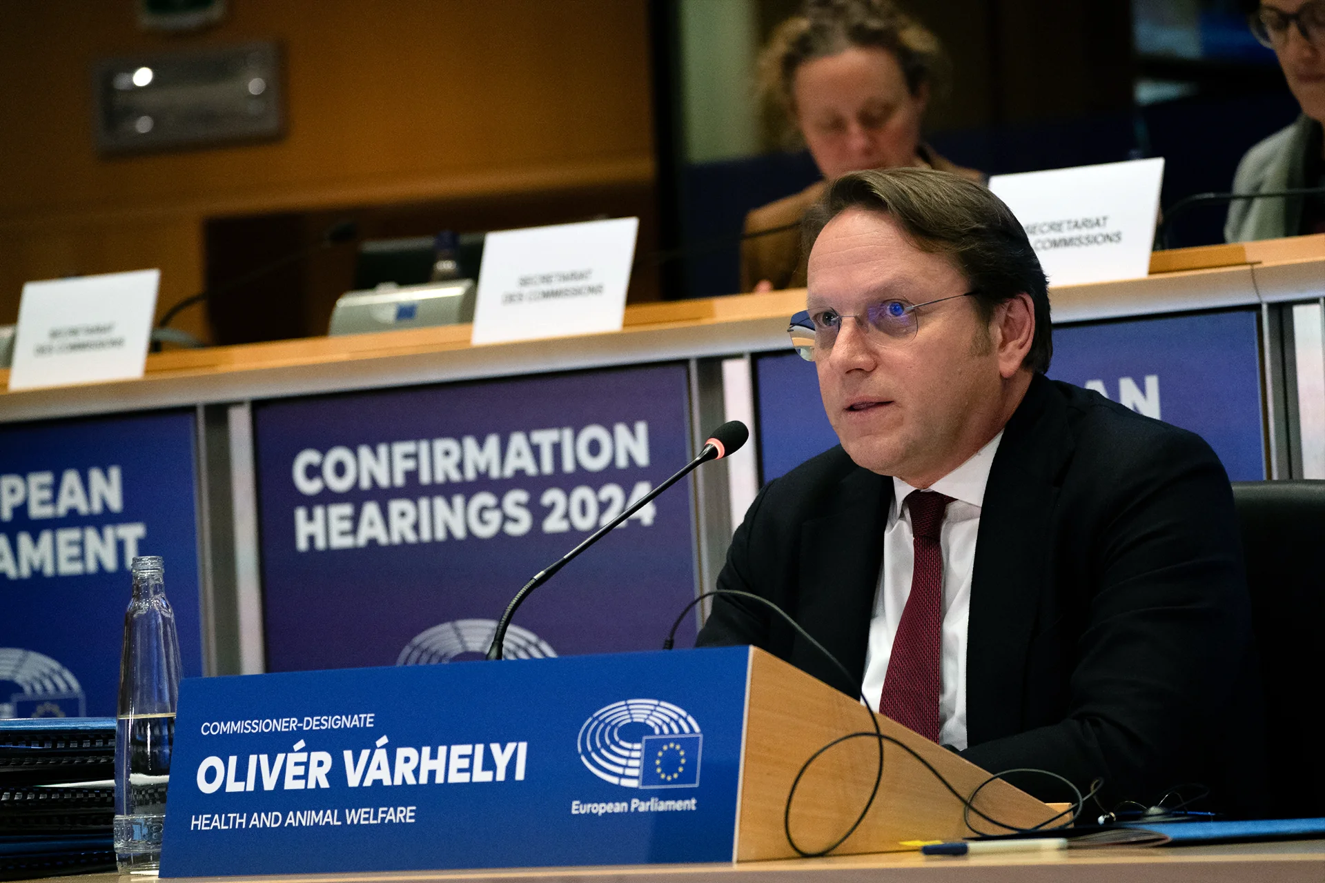 Il Commissario europeo Olivér Várhelyi promette di presentare una proposta di riforma della disciplina sul benessere animale entro il 2026